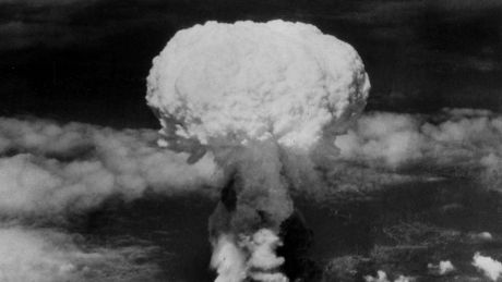 Atompilz nach dem Abwurf der Plutoniumbombe auf Nagasaki am 9. August 1945 © imago/United Archives