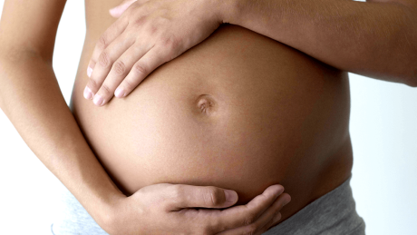 Eine schwangere Frau © imago/PhotoAlto