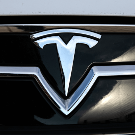 Tesla (Logo) © imago images/localpic