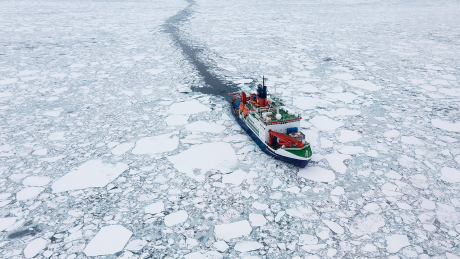 Die Polarstern während der MOSAiC-Expedition in der Arktis © IMAGO / ZUMA Wire
