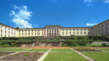 Denkmäler: Historischer Gebäudekomplex aus der NS- und der DDR-Zeit am Bogensee in Wandlitz (Archivfoto von 1998) © imago images/PEMAX/Peter Meißner