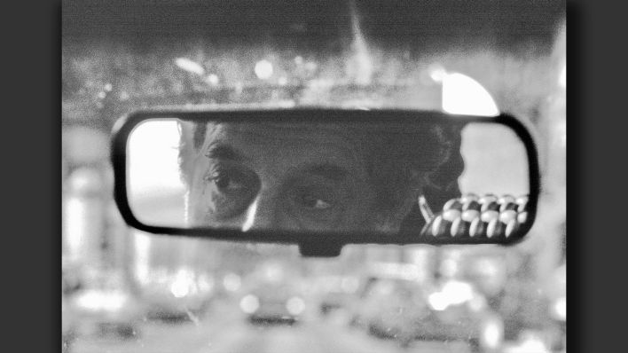Gundula Schulze Eldowy: Robert Franks Augen im Rückspiegel, New York, 1990, aus der Serie Halt die Ohren steif!; © Gundula Schulze Eldowy