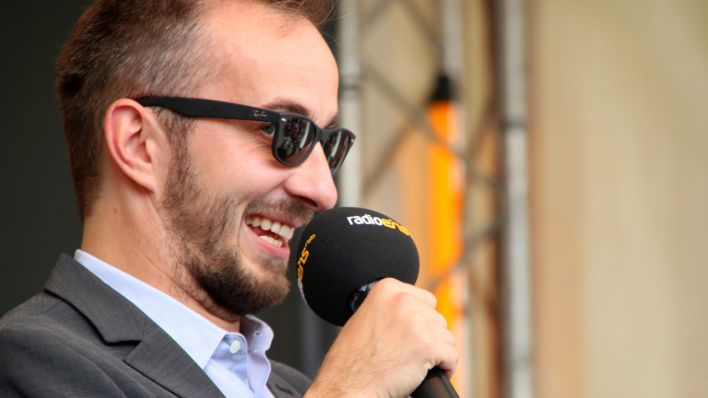 Jan lacht als Olli ins Publikum steigt © radioeins