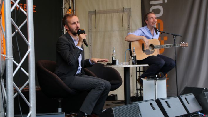 Sanft & Sorgfältig: Olli an der Gitarre und Jan übernahm den Gesang © radioeins