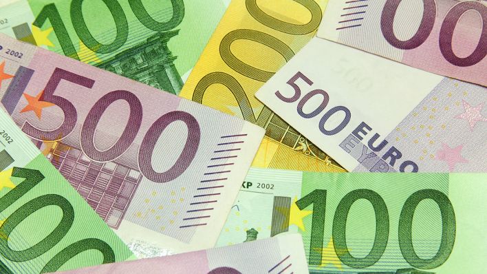 500, 200 und 100 Euro-Geldscheine © imago/Ralph Peters