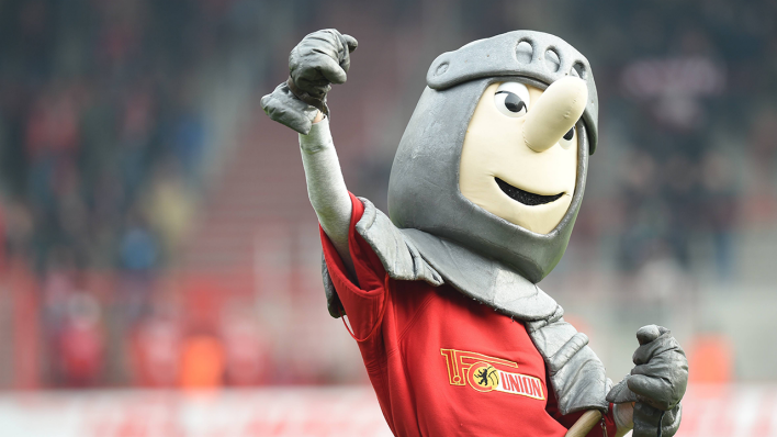 Ritter Keule, das Maskottchen des 1. FC Union Berlin, im Stadion An der alten Försterei © imago images/Matthias Koch