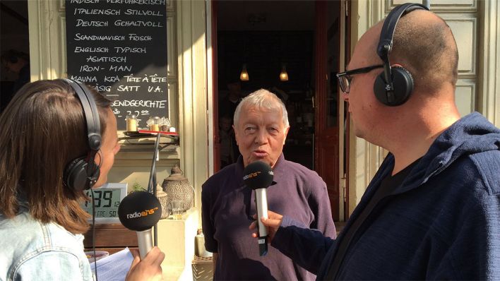 Rolf Schneider (mi.), Holger Klein und Nancy Fischer im Gespräch © radioeins/Klippel