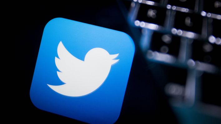 Das Logo von Twitter vor einer Tastatur © imago/ZUMA Press