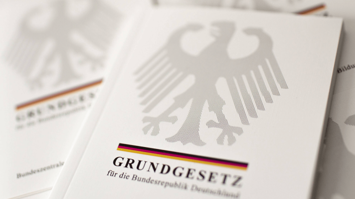 Grundgesetz für die Bundesrepublik Deutschland © imago/Florian Schuh
