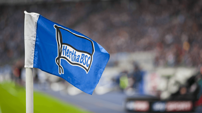 Eckfahne von Hertha BSC im Berliner Olympiastadion © imago images/Baering