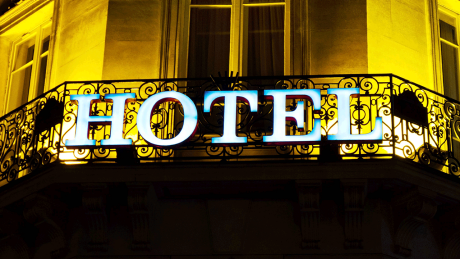 Hotel-Schriftzug © imago/McPHOTO