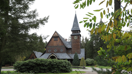 Stabholzkirche auf dem Südwestkirchhof Stahnsdorf © imago/tagesspiegel