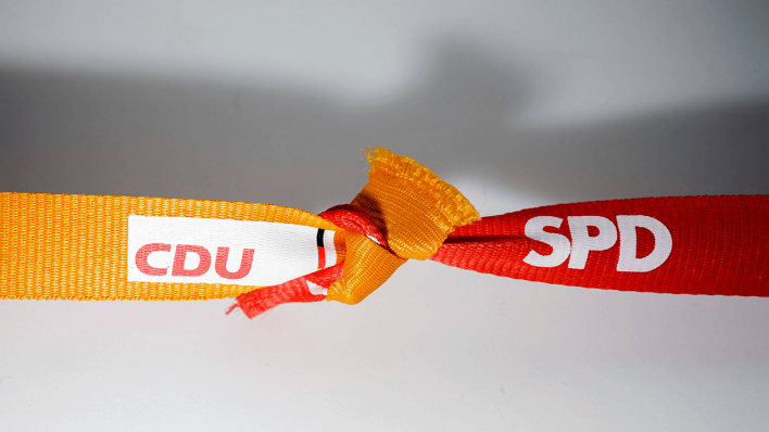 Zwei verknotete Bänder mit den Logos von CDU und SPD © imago/photothek