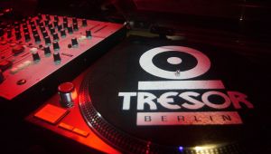 Turntable im Club Tresor in Berlin © imago/David Heerde