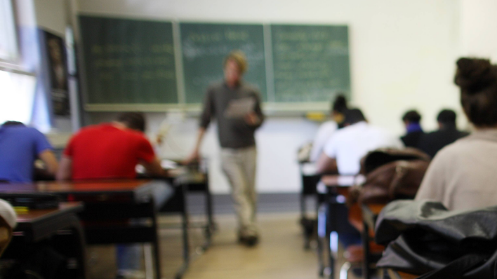 Unterricht in einer Schule © imago/Gerhard Leber