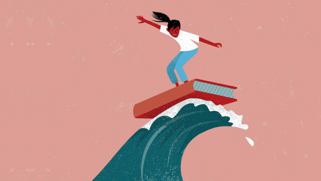 Eine Frau surft auf einem Buch © imago images/Ikon Images