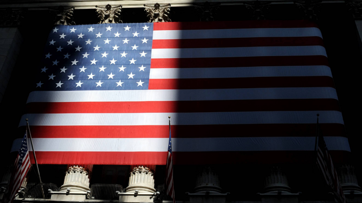 US-Flagge im Halbschatten © imago images/Xinhua