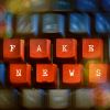 Schriftzug "Fake News" auf einer Computertastatur © imago images/Christian Ohde