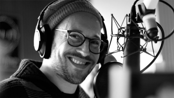 Beatsteaks-Sänger Arnim Teutoburg-Weiß im Studio © radioeins