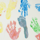 Hand- und Fußabdrücke von Kindern © imago/Westend61