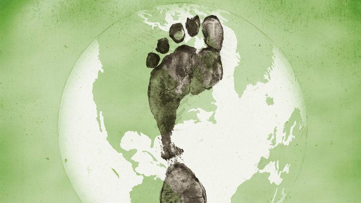 CO2-Fußabdruck auf einem Globus © imago images/Ikon Images