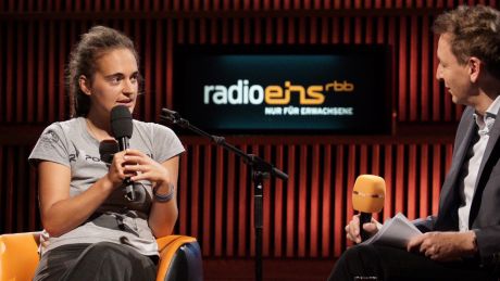 Carola Rackete und Marco Seiffert im Großen Sendesaal des rbb © radioeins / Saupe