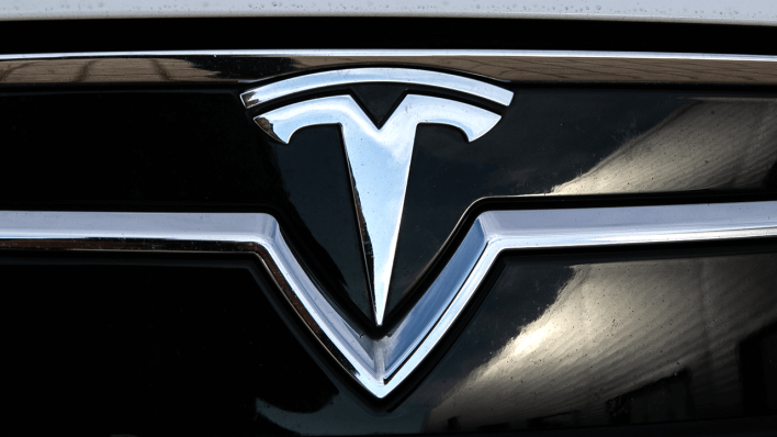 Tesla (Logo) © imago images/localpic