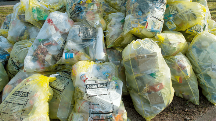 Gelbe Säcken, gefüllt mit Verpackungsabfall © dpa/Patrick Pleul