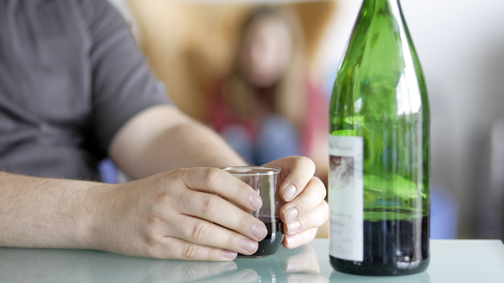 Alkohol-Sucht in Familien, Symbolbildimago © images / photothek