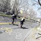 Verbreiterter Fahrradstreifen im Berliner Bezirk Friedrichshain-Kreuzberg