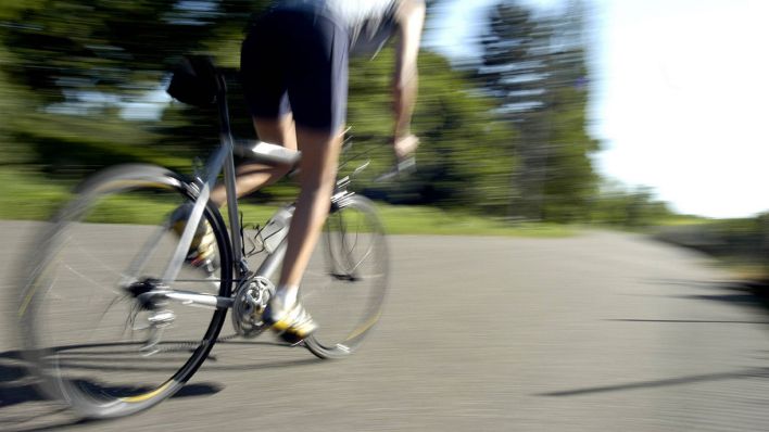 Eine Rennradfahrerin