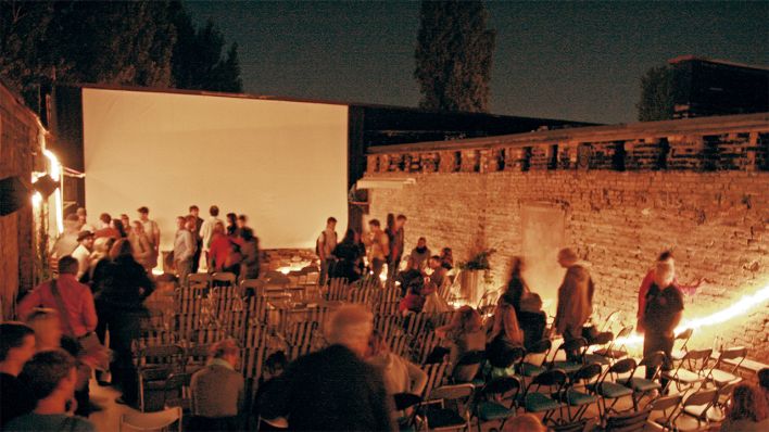 Freiluftkino Pompeji Zuschauer