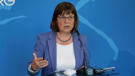 Brandenburgs Gesundheitsministerin Ursula Nonnemacher (Bündnis 90/Die Grünen) spricht während einer Pressekonferenz im Mai 2020