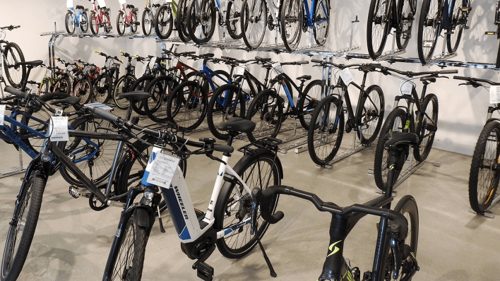 Fahrräder in einem Fahrradladen © imago images/Geisser