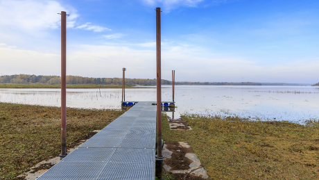 Teilweise verlandeter Stausee bei Bagenz (2018) © IMAGO / Rainer Weisflog