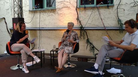 Eva Kreienkamp zu Gast im radioeins-Sommergarten