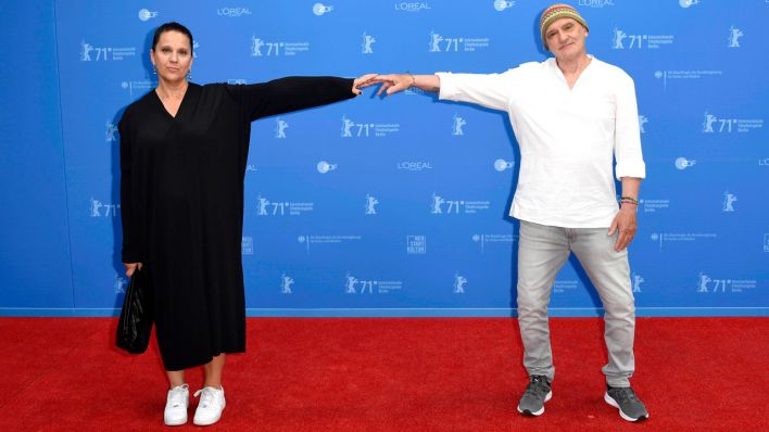 Maria Speth und Dieter Bachmann bei der Premiere des Dokumentarfilms "Herr Bachmann und seine Klasse" bei der Berlinale am 17.06.2021 © imago images/Future Image