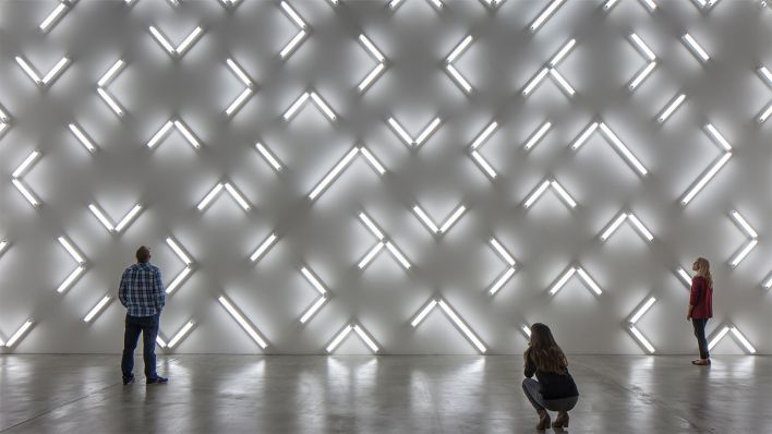 1. Robert Irwin, Light and Space, 2007, 115 fluorescent lights, one wall, 271 1/4 x 620 in. Collection Museum of Contemporary Art San Diego. Museum purchase with funds from the Annenberg Foundation, 2007.47. 1. Robert Irwin, Light and Space, 2007, 115 fluorescent lights, one wall, 271 1/4 x 620 in. Collection Museum of Contemporary Art San Diego. Museum purchase with funds from the Annenberg Foundation, 2007.47.