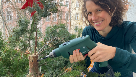 Julia Vismann baut sich ihren Weihnachtsbaum © radioeins