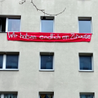 Ein Banner mit der Aufschrift "Wir haben endlich ein Zuhause" in der Habersaathstraße © radioeins/Sören Hinze