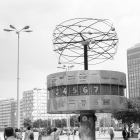 Weltzeituhr auf dem Berliner Alexanderplatz (1988) © IMAGO / teutopress