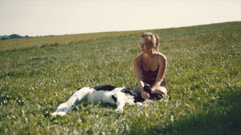 Saskia Rosendahl in "Niemand ist bei den Kälbern" © FILMWELT Verleihagentur/Weydemann Bros./Foto: Max Preiss