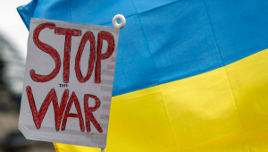 Protest gegen den russischen Angriff auf die Ukraine © IMAGO / Jochen Eckel