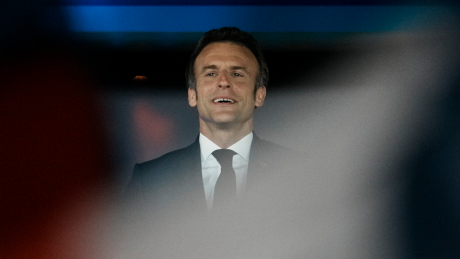 Emmanuel Macron, Präsident von Frankreich, feiert mit seinen Anhänger*innen © AP Photo/Thibault Camus