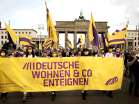 Demonstrierende der Initiative „Deutsche Wohnen und Co. enteignen“ im September 2021