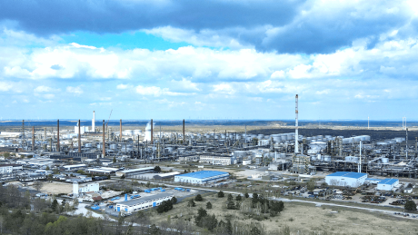 Das Gelände der PCK-Raffinerie GmbH (Luftaufnahme mit einer Drohne) in Schwedt © dpa/Patrick Pleul