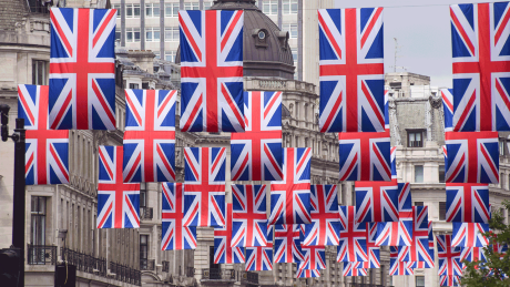Union Jack-Flaggen schmücken die Regent Street anlässlich des Platinjubiläums der Königin