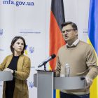 Annalena Baerbock Bundesaussenministerin, und Dmytro Kuleba, Aussenminister der Ukraine. (Bild: IMAGO / photothek)