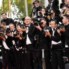 Fotografen warten am 18.05.2022 am roten Teppich bei den Filmfestspielen in Cannes © imago images/ZUMA Wire