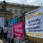 Demonstration gegen den Vortrag der Biologin Vollbrecht an der Humboldt-Universität zu Berlin © dpa/Christophe Gateau